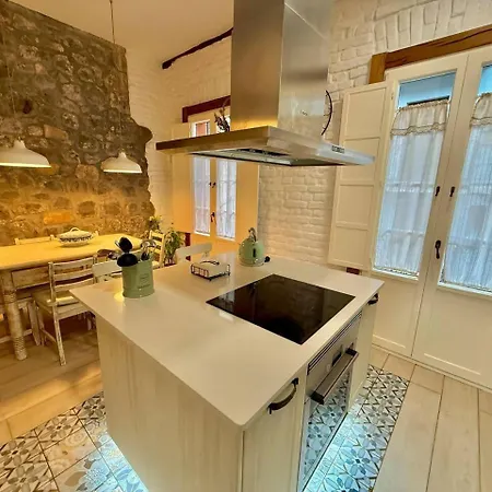 Amuma Justina Etxea , En Casco Antiguo * Μπερμέο