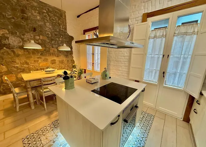 Amuma Justina Etxea , En Casco Antiguo * بيرميو